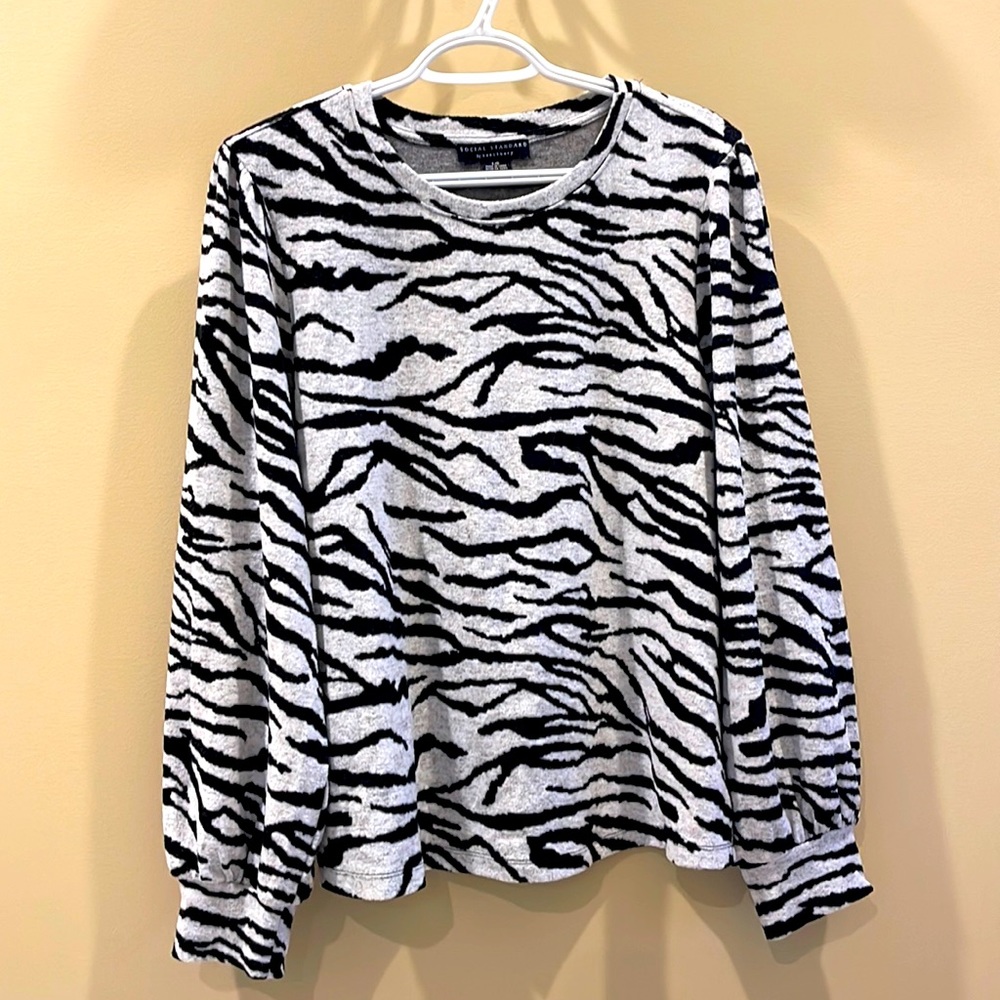Super soft lightweight top size L.